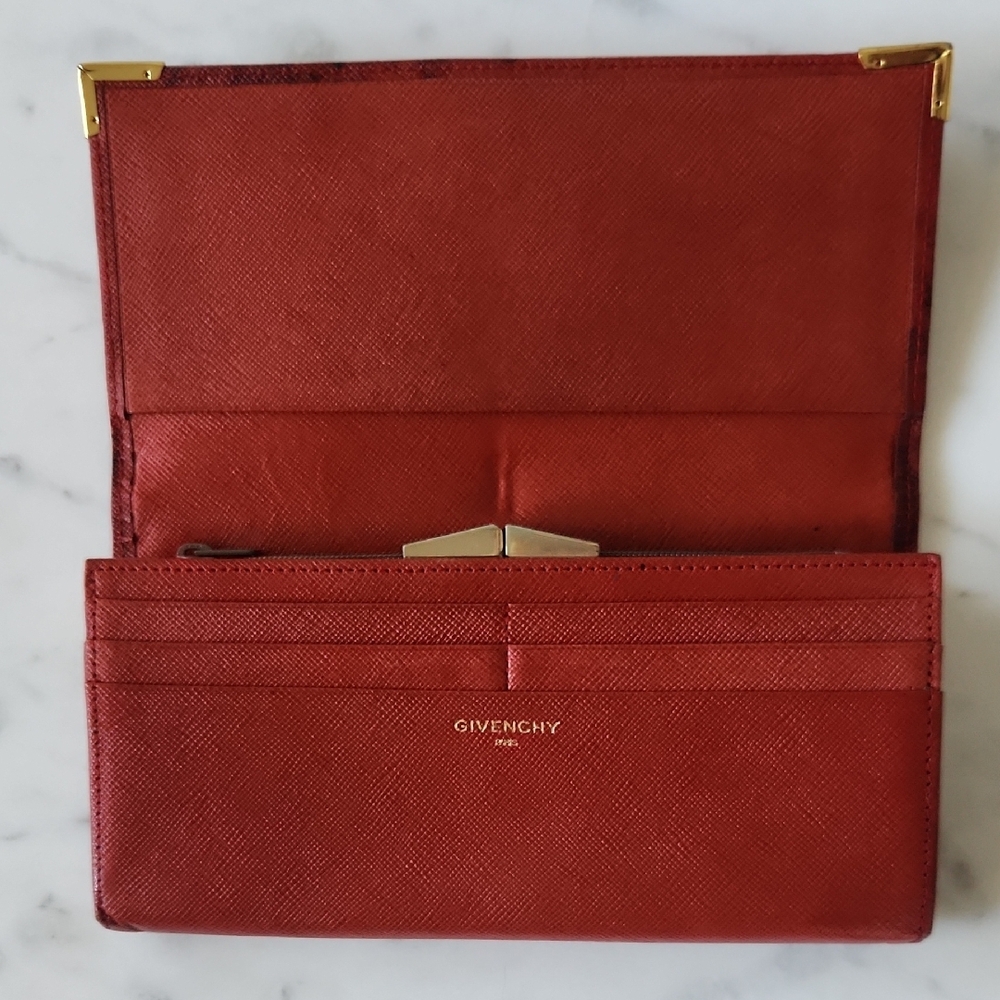 Givenchy Red Kiss LockWallet w/ Elegant Gold Accents..beautiful Classic Wallet - Picture 3 of 10